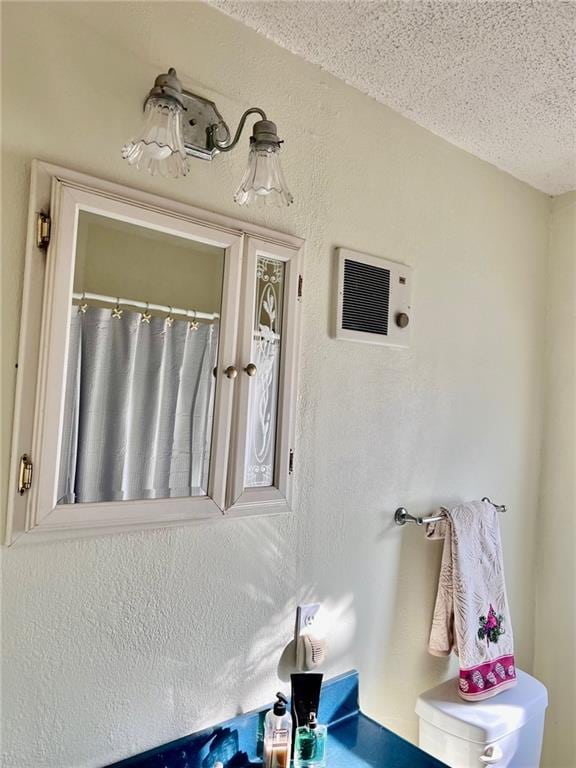 bathroom featuring a textured ceiling