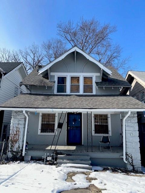 3920 S Benton Ave, Kansas City, MO 64130 - bungalow-style home with covered porch and roof with shingles