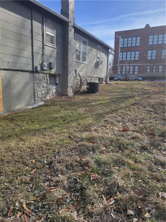 view of yard with cooling unit