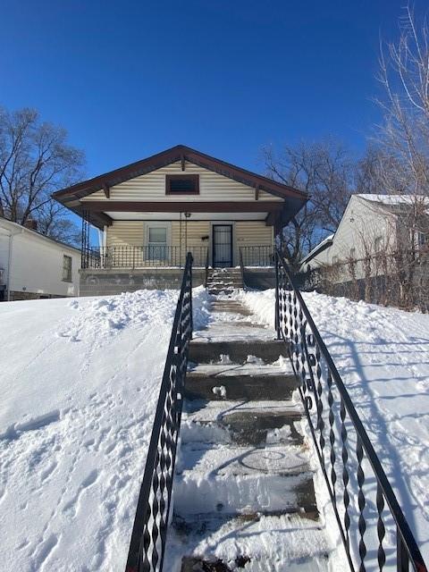 view of front of home featuring a porch