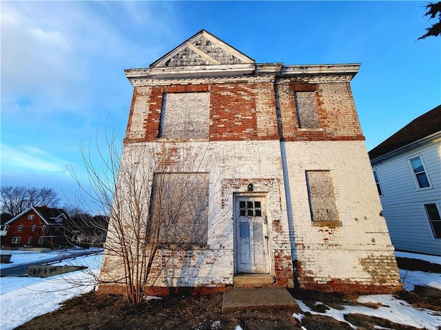 view of front facade with brick siding