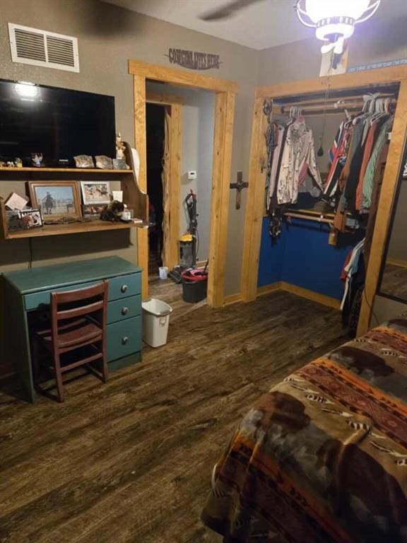 bedroom featuring dark wood-type flooring and ceiling fan