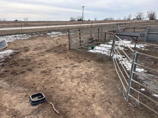 view of yard featuring a rural view and an outdoor structure