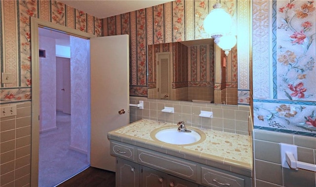 bathroom with vanity and decorative backsplash