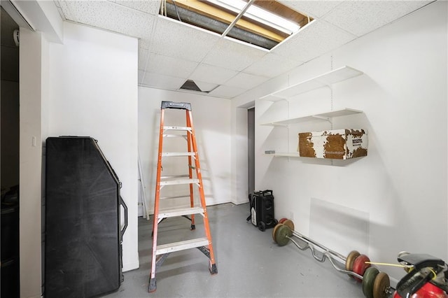 exercise room featuring a drop ceiling