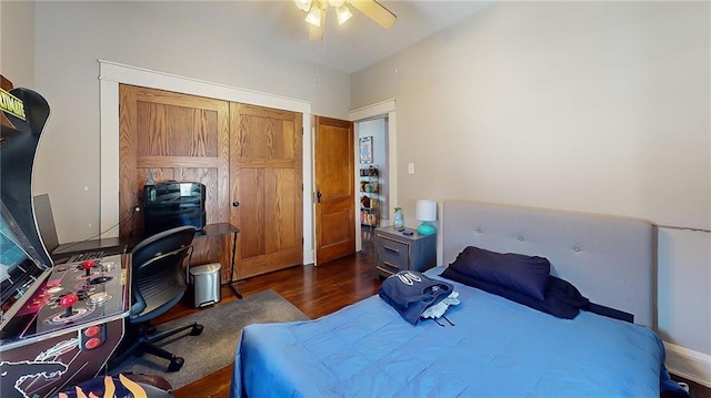 bedroom with dark wood-type flooring and ceiling fan