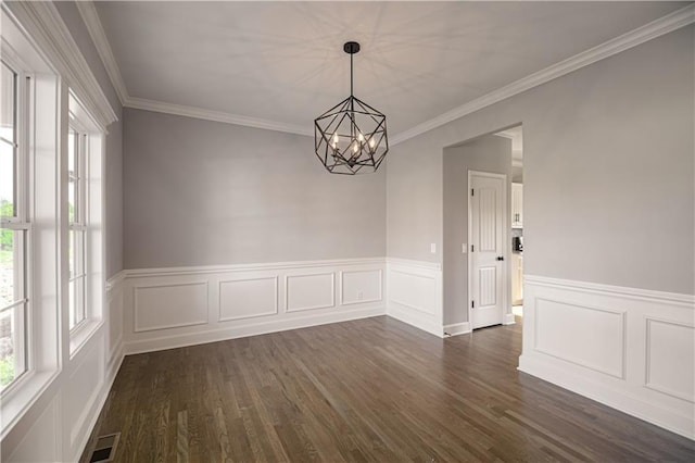 unfurnished room with visible vents, dark wood-style flooring, a chandelier, and a wealth of natural light