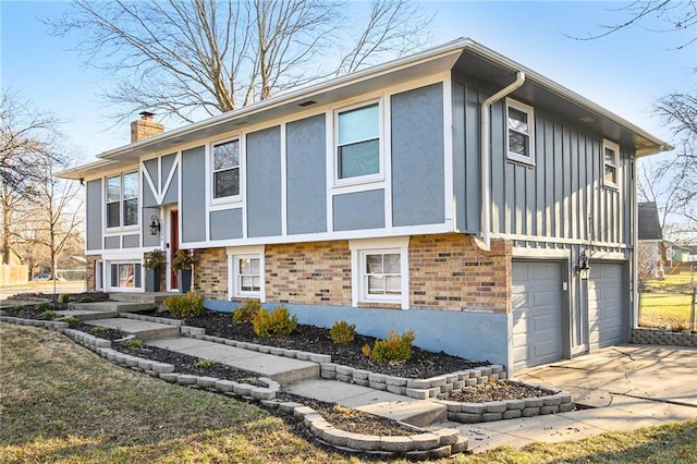 view of front of property featuring a garage