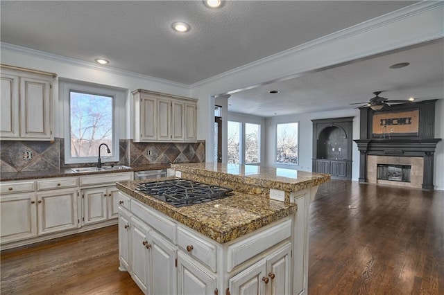 kitchen featuring sink, backsplash, a center island, and appliances with stainless steel finishes