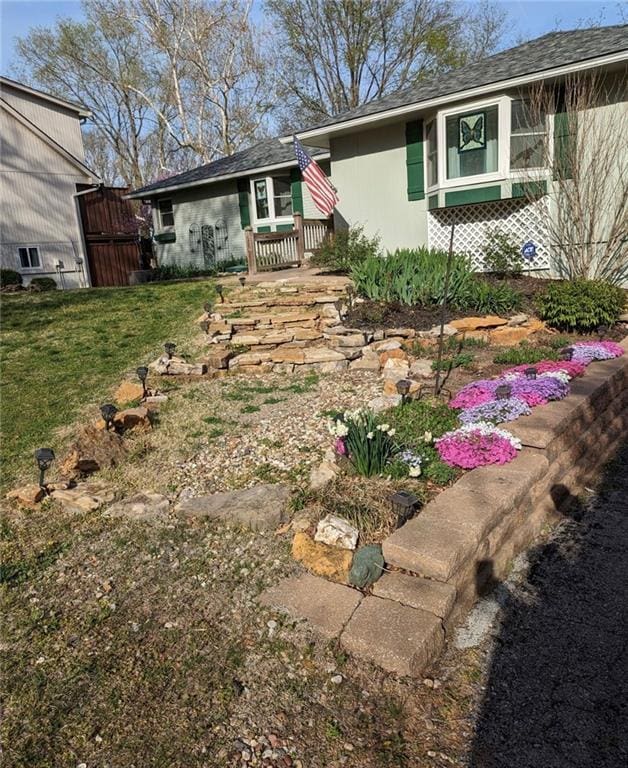 view of front of home with stucco siding and a front lawn