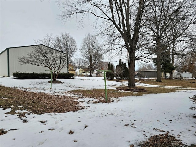 view of yard layered in snow