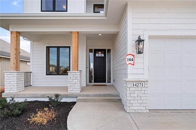 entrance to property featuring a porch