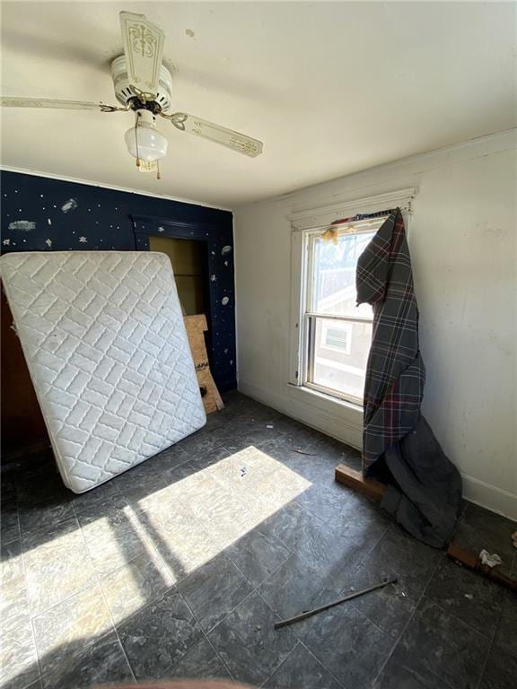 bedroom with ceiling fan