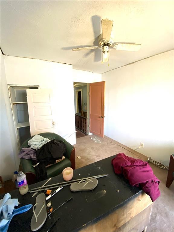 bedroom featuring ceiling fan