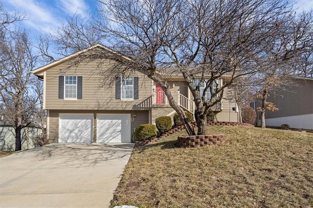 view of front facade with a garage and a front yard