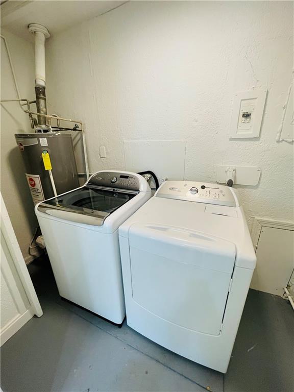 laundry area featuring gas water heater and independent washer and dryer