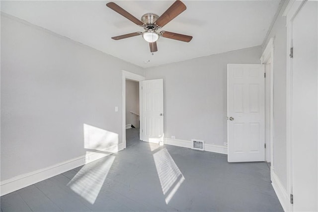 unfurnished bedroom featuring ceiling fan