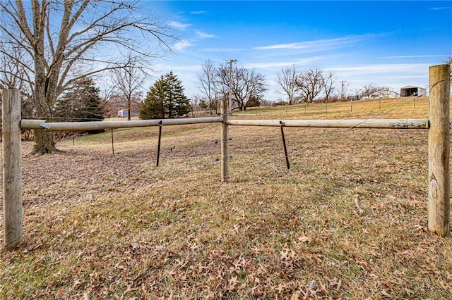 view of yard featuring a rural view