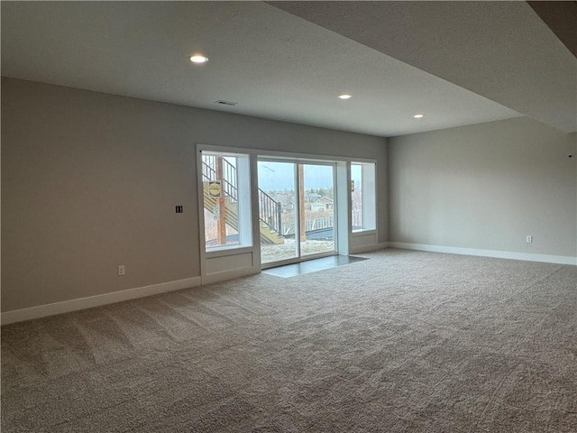 empty room featuring carpet, baseboards, and recessed lighting