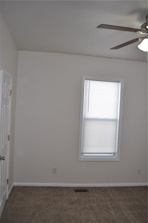 carpeted empty room featuring ceiling fan