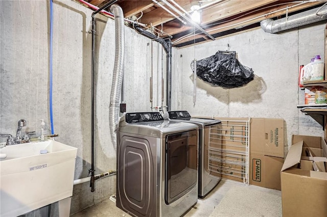 laundry room with sink and washer and clothes dryer