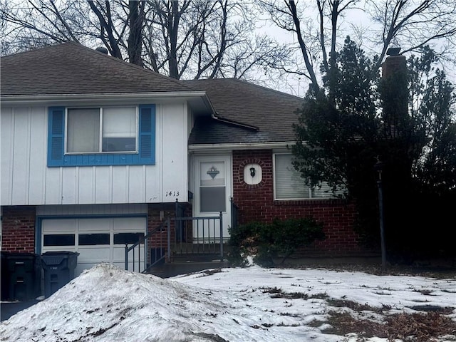 view of front of house featuring a garage