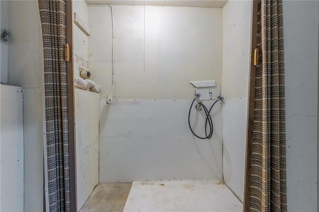 bathroom featuring concrete floors