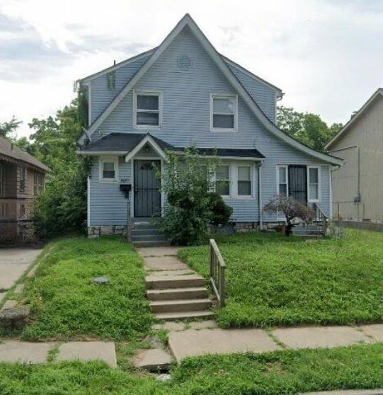 view of front of house with a front lawn