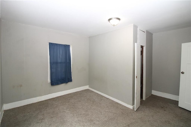 809 S 19th St, Saint Joseph, MO 64507 - carpeted empty room with baseboards