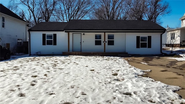 view of front of home with covered porch