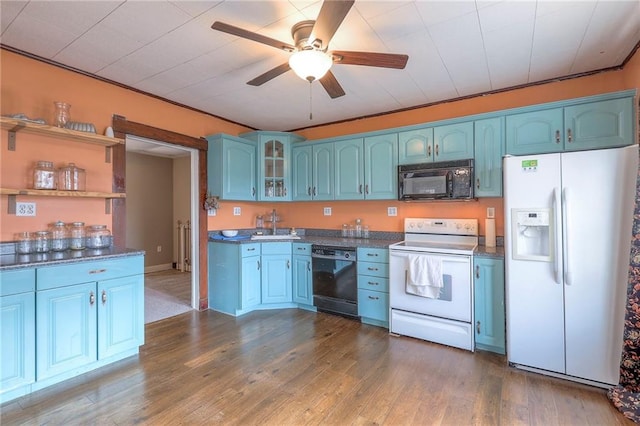 kitchen with blue cabinets, sink, hardwood / wood-style flooring, ceiling fan, and black appliances