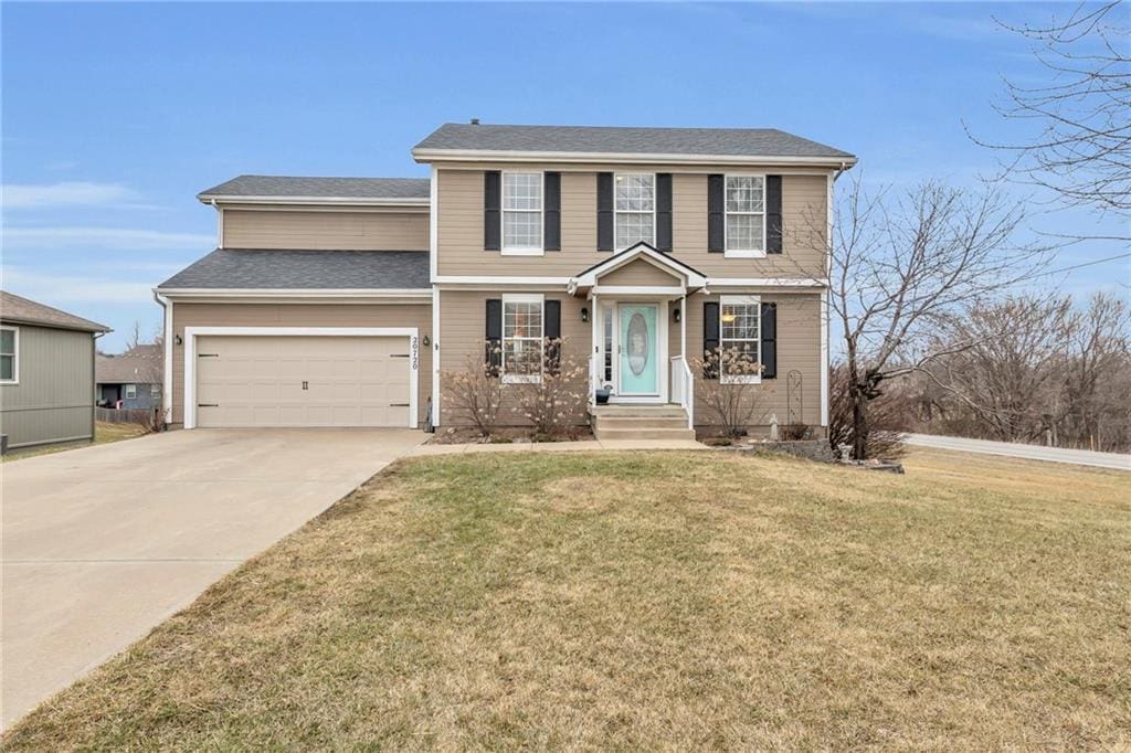 view of front of house with a front lawn