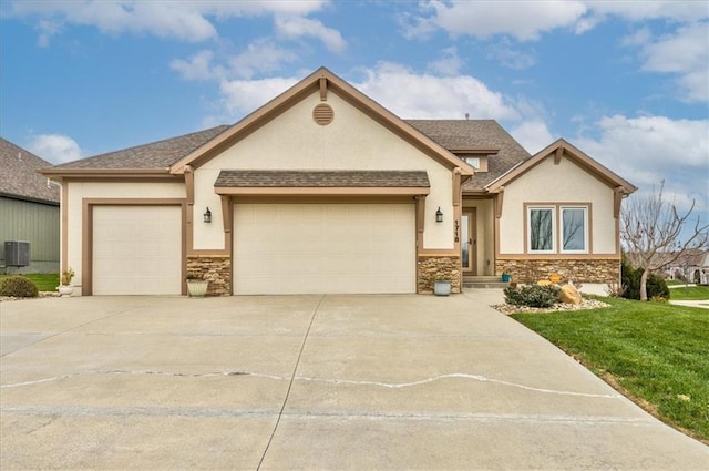 view of front facade featuring a garage, central AC unit, and a front lawn