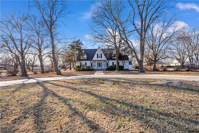 view of front of property with a front lawn