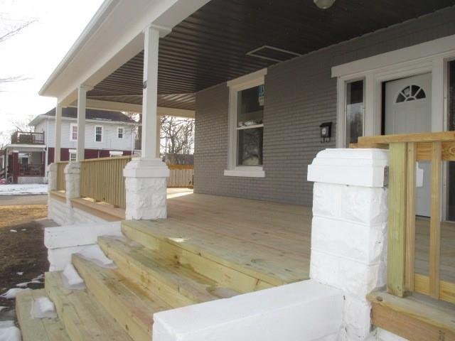 view of patio / terrace with covered porch