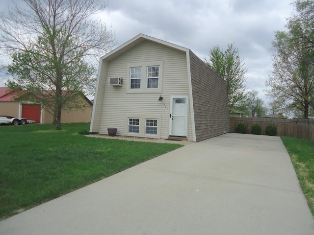 view of front facade with a front yard