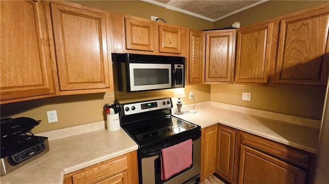 kitchen with crown molding and stainless steel appliances