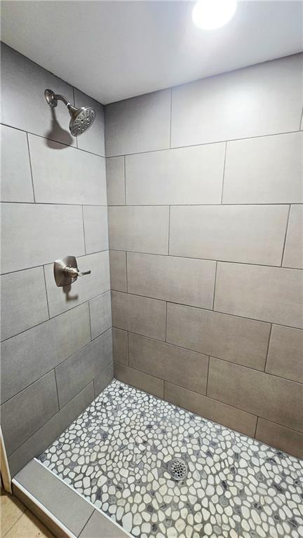 bathroom with a tile shower