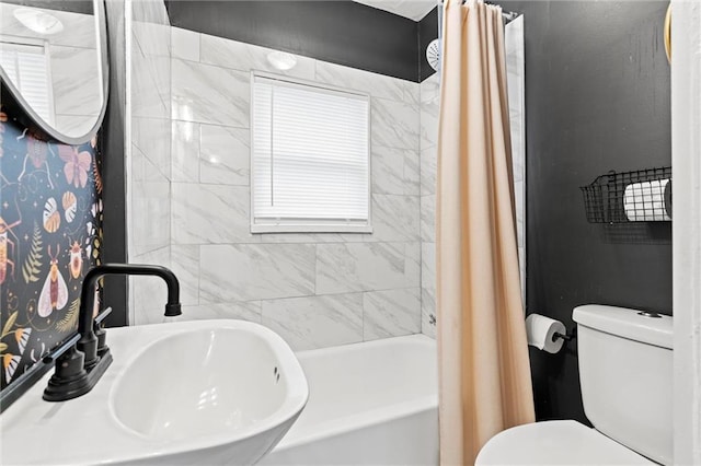 full bathroom featuring shower / tub combo with curtain, toilet, and sink