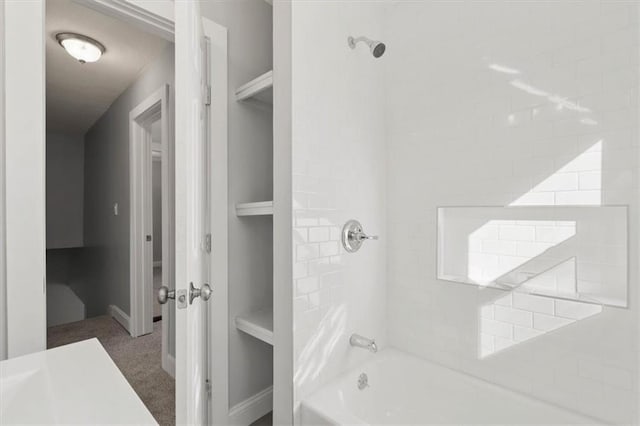 bathroom with tiled shower / bath