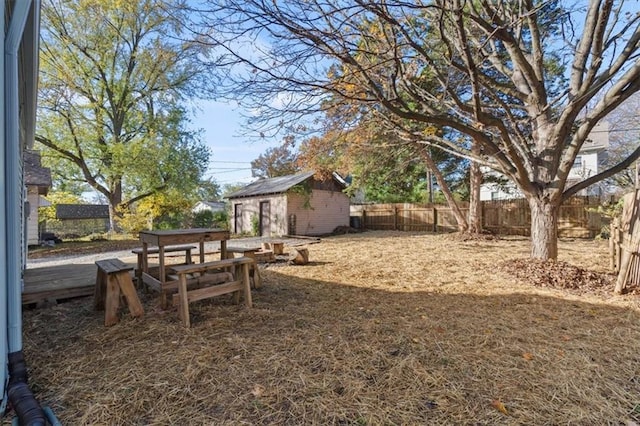 view of yard with a shed