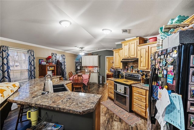 kitchen with lofted ceiling, sink, backsplash, double oven range, and black refrigerator with ice dispenser