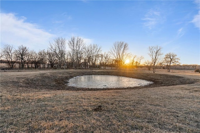 yard at dusk featuring a rural view