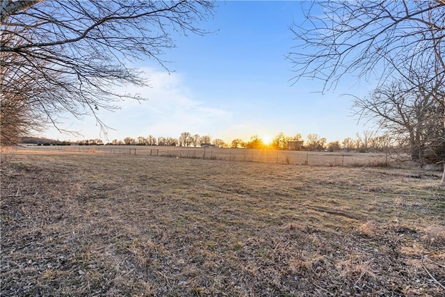 view of yard featuring a rural view