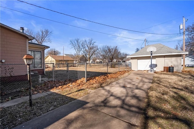 view of yard featuring a garage and an outdoor structure