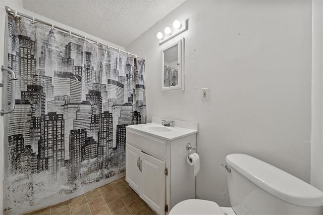 bathroom with a shower with curtain, vanity, toilet, and a textured ceiling