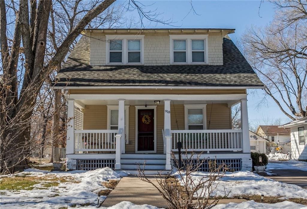 view of front of house with covered porch