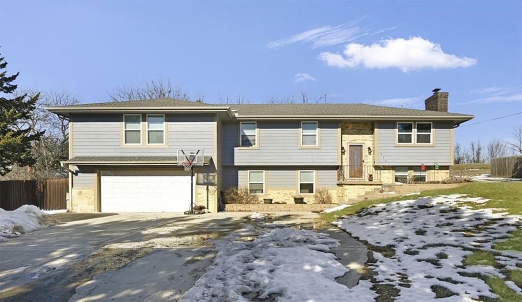 536 Oregon St, Leavenworth, KS 66048 - photo 1