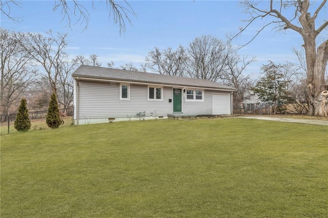 view of front facade featuring a garage and a front yard