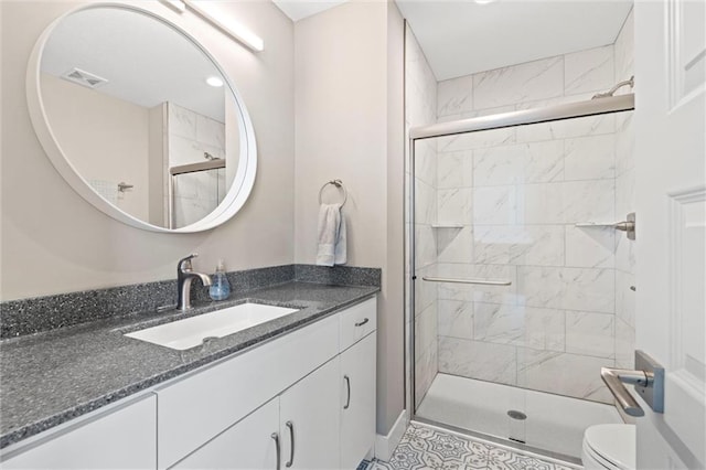 full bathroom featuring vanity, toilet, recessed lighting, a shower stall, and visible vents
